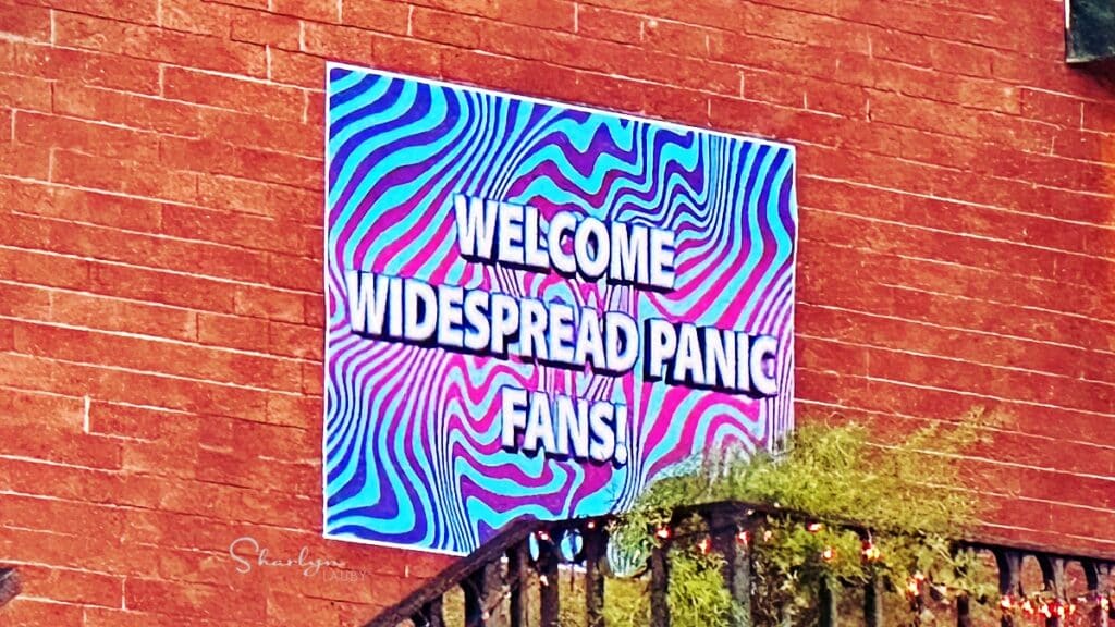 wall sign panic because of employee coaching